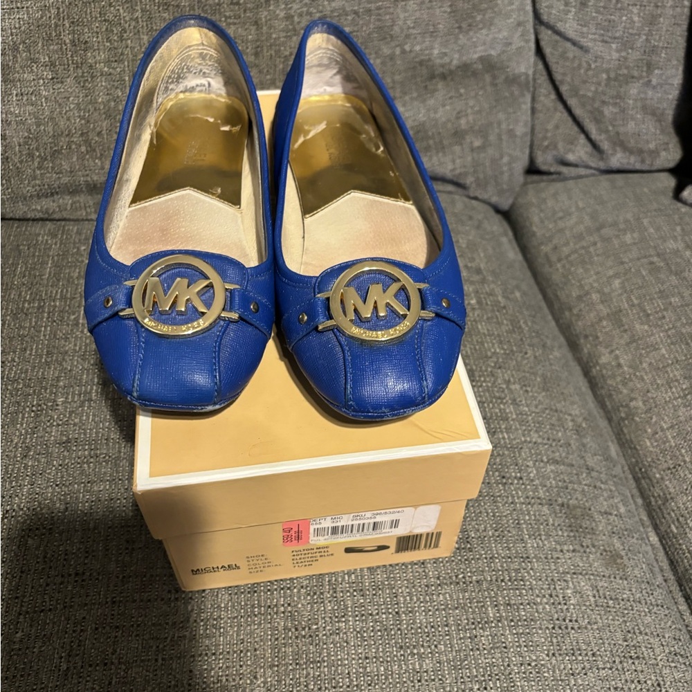 Woman’s Michael Kors flats blue (size 7.5)